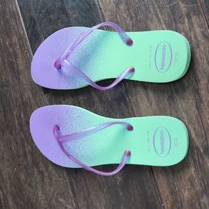 Womens Havaianas flip flops, size 6 mint and purple.